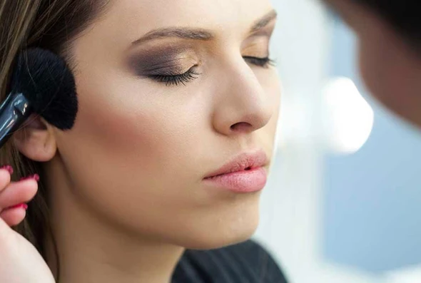 A GUIDE TO CHEEK MAKEUP & BRUSHES